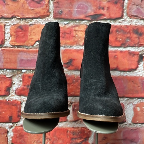 Black Suede Andre Assous Palmer Wedge Chelsea Western-Style Booties - Picture 12 of 17